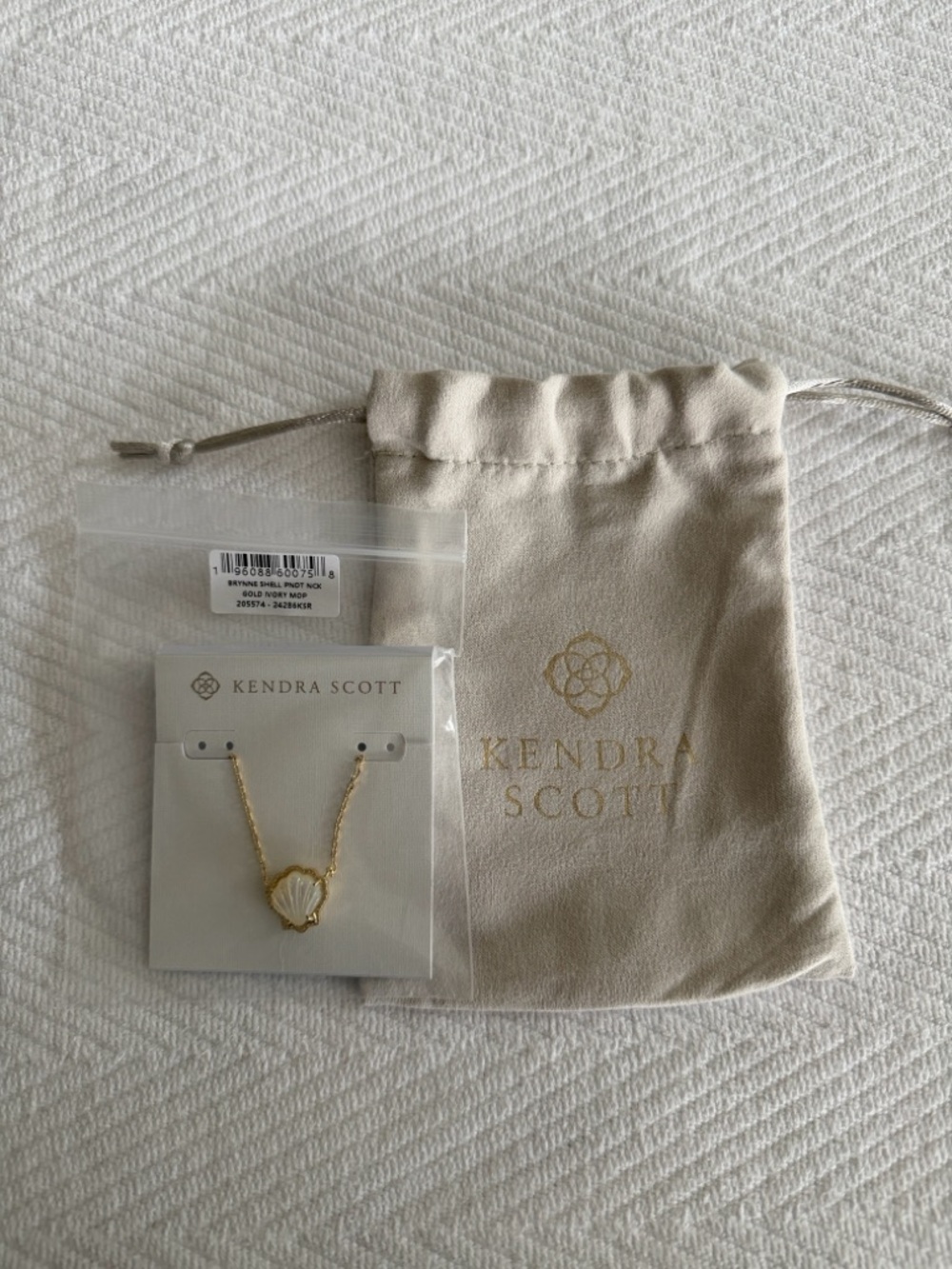 Kendra Scott Gold Shell Pendant Necklace in White and Gold